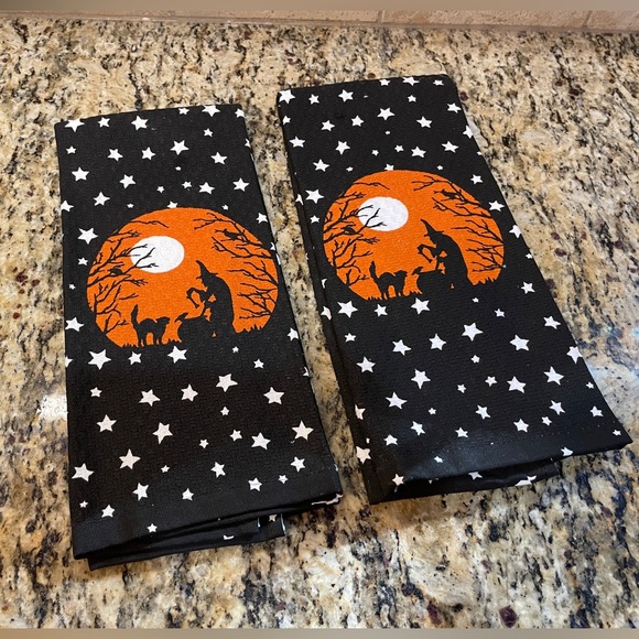 Martha Stewart Halloween 6 Chargers and 2 Kitchen Towels Set - Picture 2 of 9